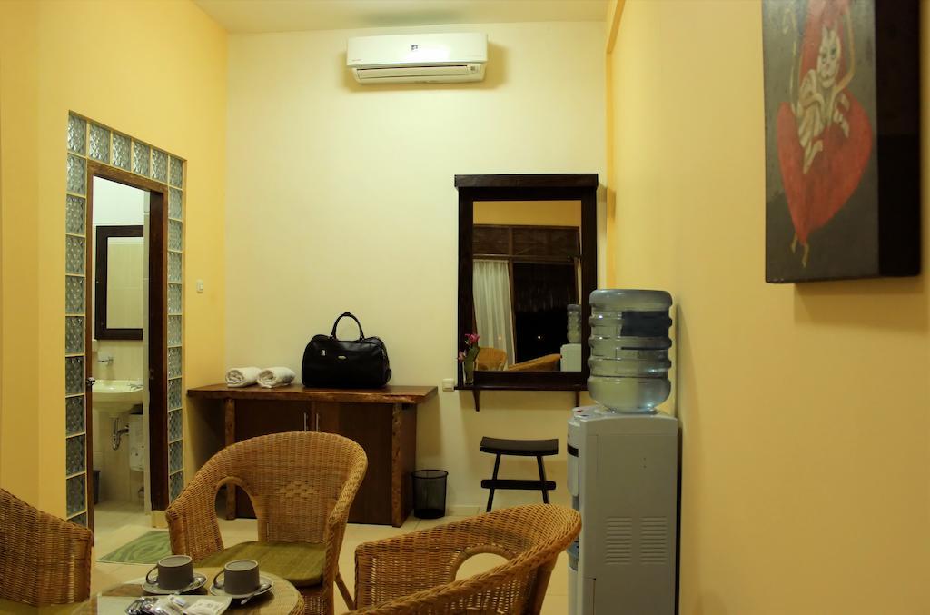 Ary'S Lagoon Bungalow & Hotel Karimunjawa Habitación foto