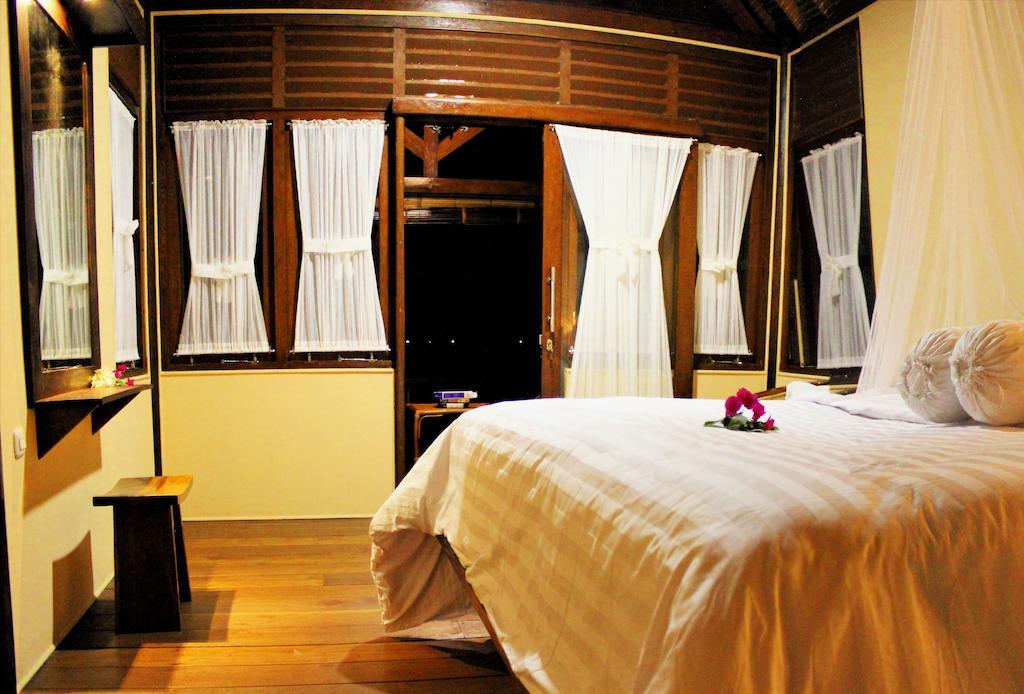 Ary'S Lagoon Bungalow & Hotel Karimunjawa Habitación foto