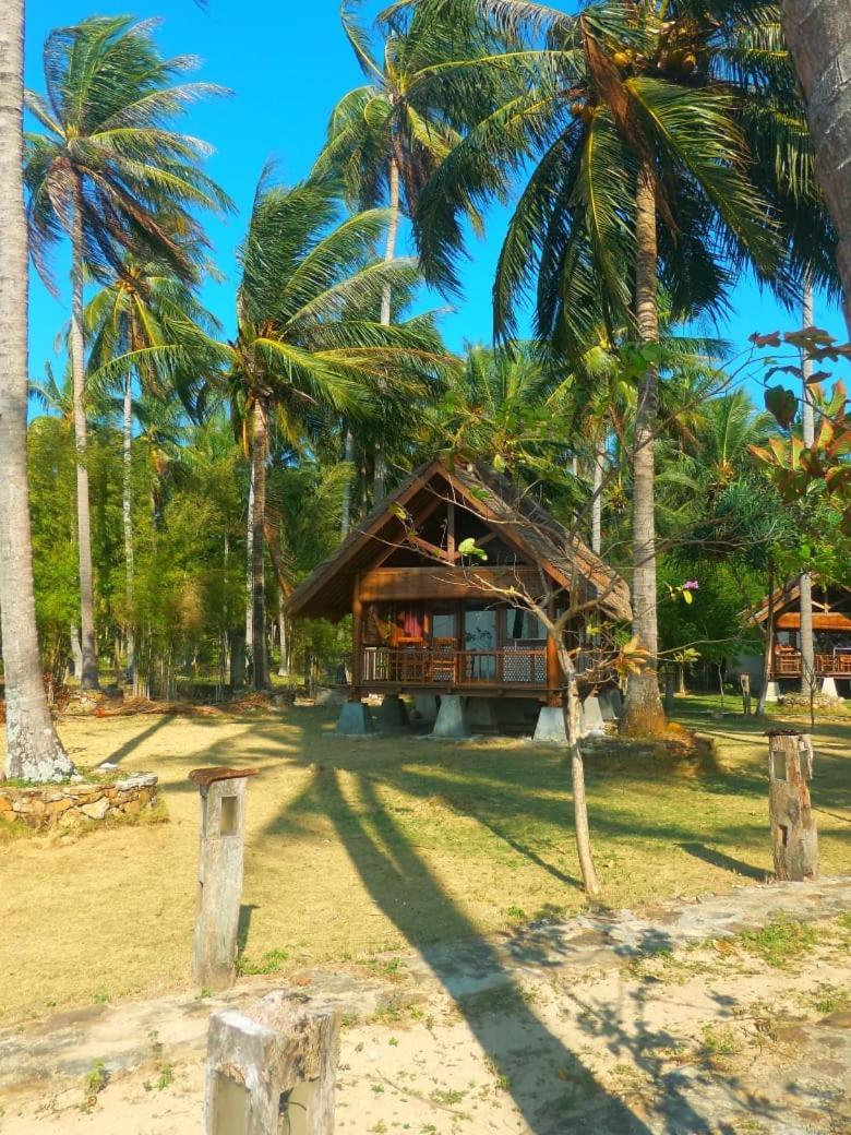Ary'S Lagoon Bungalow & Hotel Karimunjawa Exterior foto