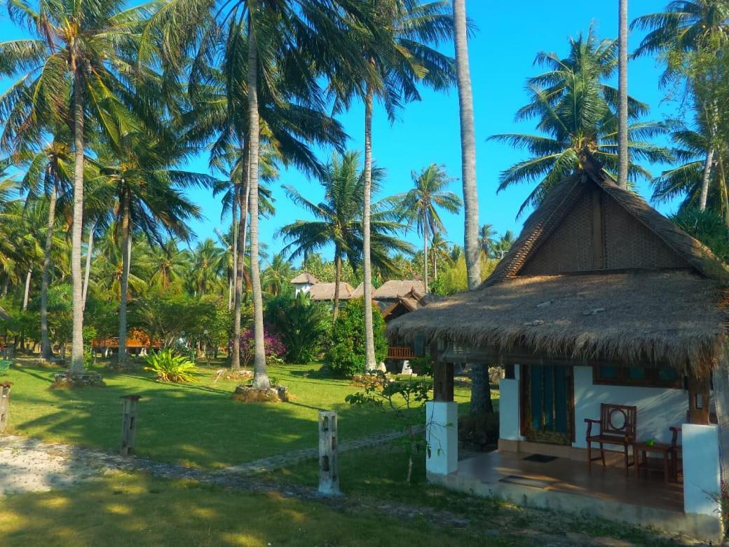 Ary'S Lagoon Bungalow & Hotel Karimunjawa Exterior foto